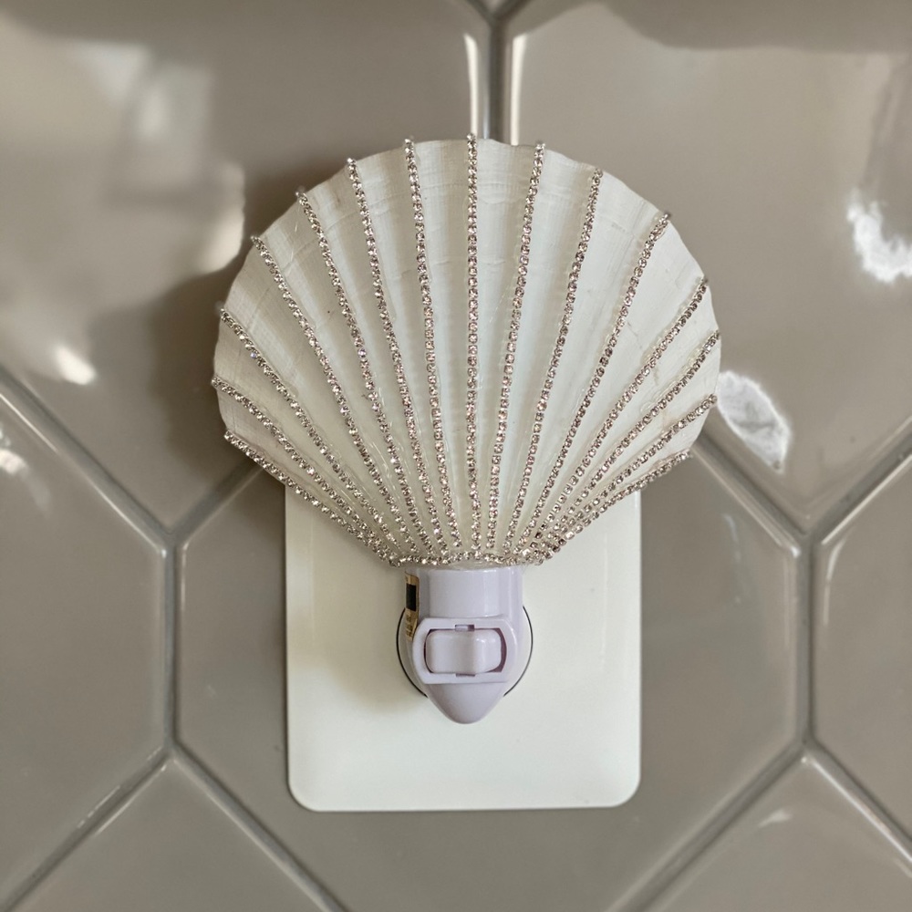 Rhinestone shell nightlight